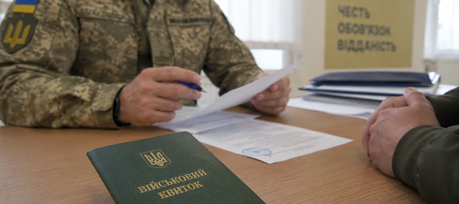 Суд скасував відмову ТЦК у відстрочці чоловіку дружини з інвалідністю